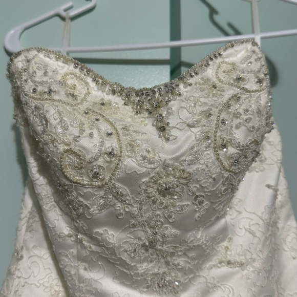 Casablanca wedding dress - Picture 6 of 9